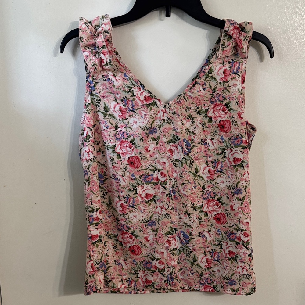 Floral V-Neck Sleeveless Blouse